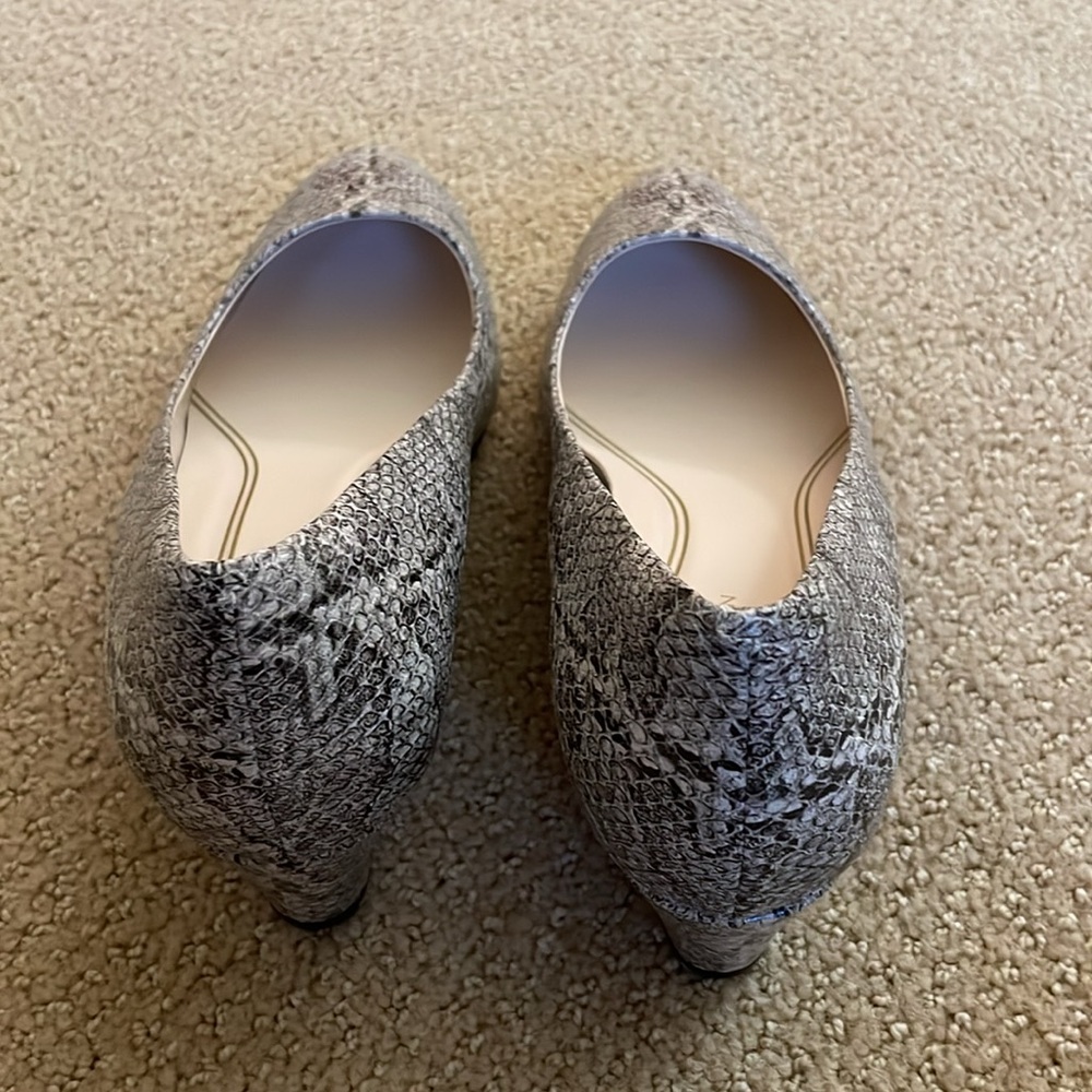 Cole Haan wedge, never wore, size 8.5
Cute design, incredibly comfy - Picture 3 of 8